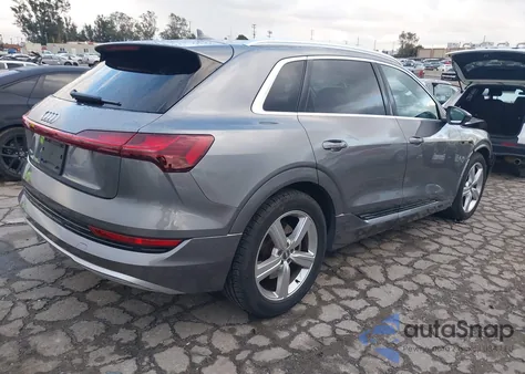 2019 Audi E-Tron Premium Plus z USA, uszkodzony, nr VIN WA1LAAGE2KB009415